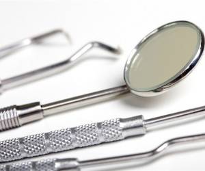 دندانپزشک قلابی