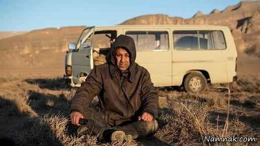 تنابنده سوار موتور در بیابان