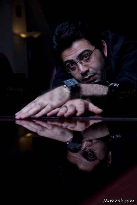 فرزاد حسنی در کنار پدر و مادرش + عکس