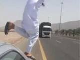 پریدن مرد سعودی جلوی تریلی