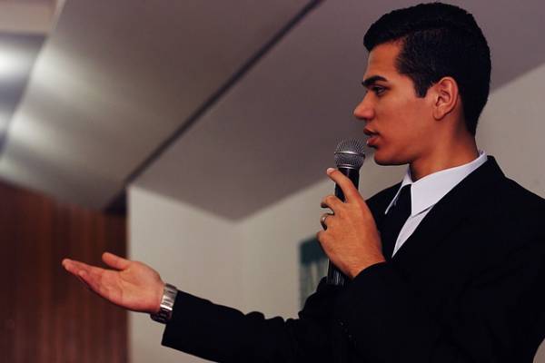 سخنرانی کردن