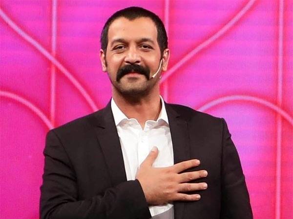 کامران تفتی مجری برنامه وقتشه کامران تفتی