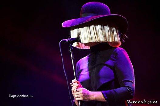 صورت خواننده مشهوری که سالها چهره اش را مخفی کرده بود دیده شد + عکس خواننده