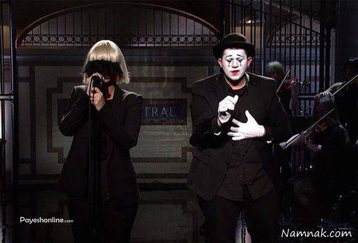 صورت خواننده مشهوری که سالها چهره اش را مخفی کرده بود دیده شد + عکس خواننده