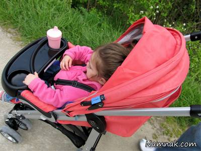 نگه داشتن کودک در کالسکه