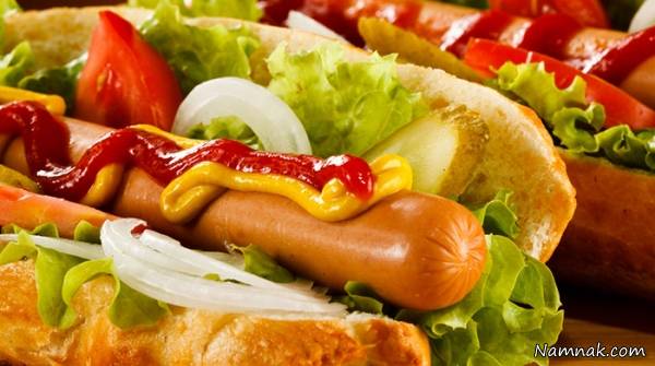 خوردن هات داگ