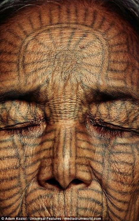 خالکوبی زن هندی