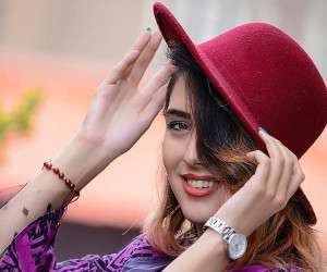 ژست عکاسی دخترانه پروفایل
