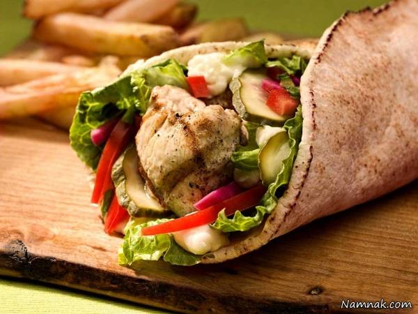 شاورمای مرغ و سس مخصوص