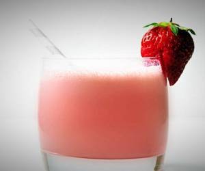 شیر توت فرنگی