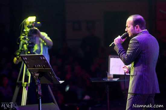 حسن ریوندی در حال اجرای کنسرت حسن ریوندی