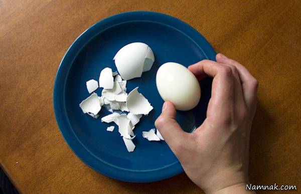 پوست کندن تخم مرغ آب پز