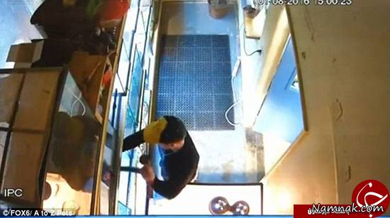 ماری که در شلوار یک دزد پنهان شد! + تصاویر مار