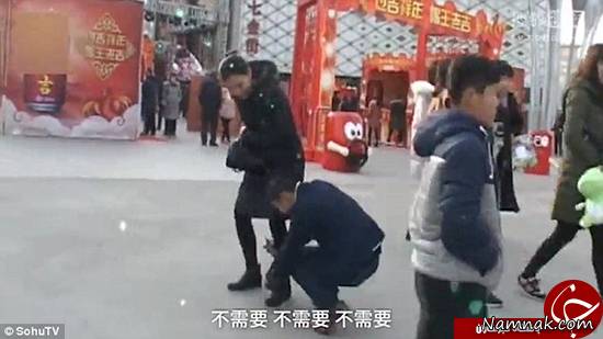 پافشاری عجیب یک واکس زن در واکس زدن کفش + عکس واکس زدن