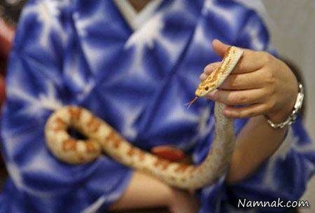 نوشیدن یک فنجان قهوه در کافی شاپ مارها + عکس کافی شاپ مارها