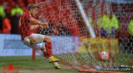 گلزن و توپ هر دو درون دروازه جالبترین تصاویر ورزشی