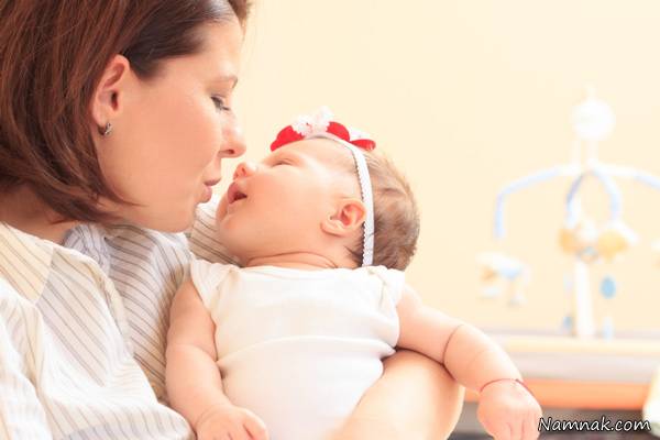 نحوه بغل کردن نوزاد تازه به دنیا آمده بغل کردن نوزاد