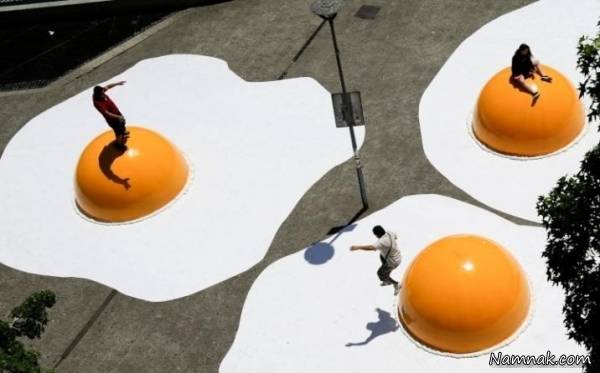 کشور شیلی مملو از تخم مرغ های نیمروی غول پیکر شهر تخم مرغ های نیمرویی