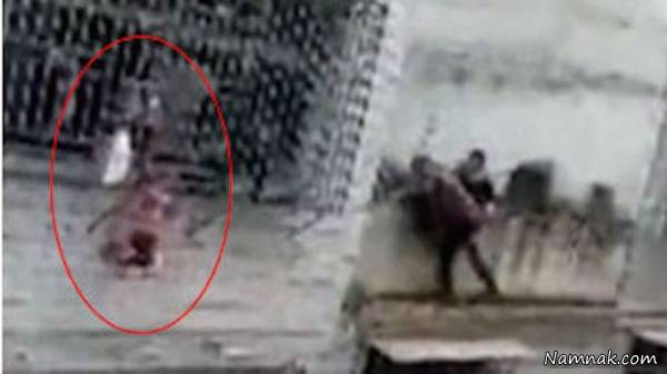 عکس نجات دختر آویزان از نرده های طبقه چهارم نجات دختر آویزان از نرده