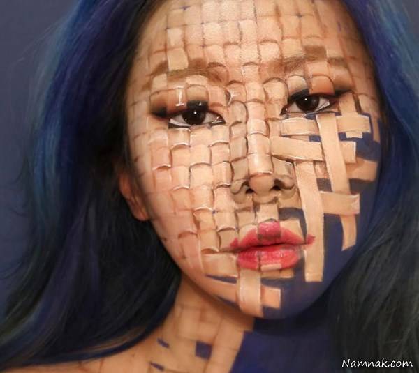 نقاشی روی صورت آرایشگر زن نقاشی روی صورت آرایشگر زن