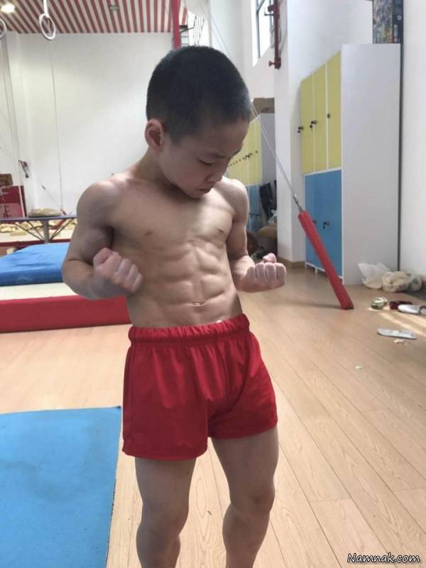 شکم 8 تکه بچه شکم 8 تکه