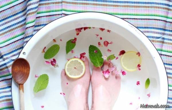 فواید درمانی خیساندن پا در لیمو و نعناع خیساندن پا در لیمو و نعناع