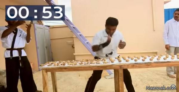 شکستن گردو با دست 