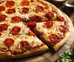 چالش پیتزا خوردن