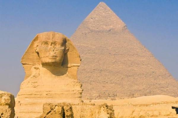 خوابیدن مصریان باستان روی بالشت های سنگی