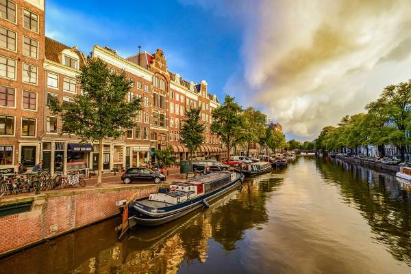 هلند یکی از شش کشور موسس اتحادیه اروپا